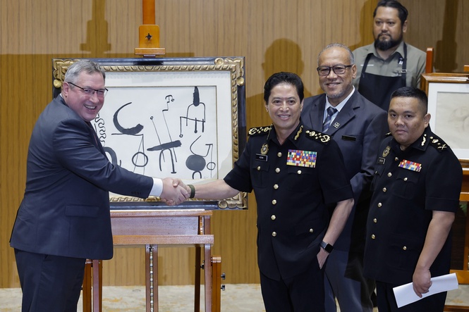 Image from: SPRM buru lapan lagi karya seni bernilai lebih RM120 juta hasil penyelewengan 1MDB: Azam