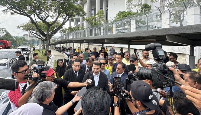 Image from: Rafizi gives statement to MACC for nine hours