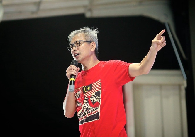 Image from: Cops take statement from Tony Pua over controversial post on royal decrees after 80 reports filed