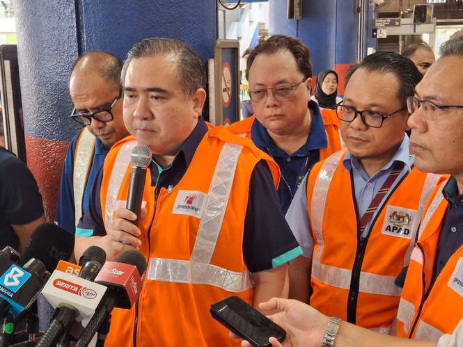 Image from: LRT derailment: If I resign, would that prevent future incidents? Loke says no