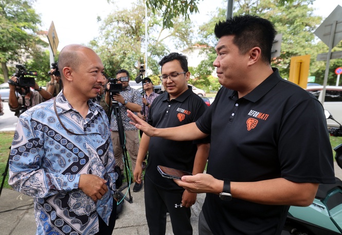 Image from: J-Kom buat laporan polis, dakwa diganggu Albert Tei