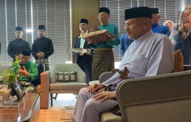 Image from: Negeri Sembilan Royal crisis deepens as Tunku Nadzaruddin ‘proclaimed’ in a hotel despite court order maintaining status quo