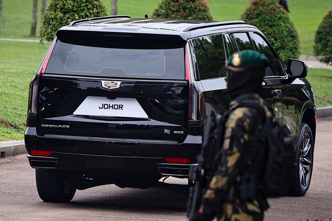 Image from: Onn Hafiz angkat sumpah jawatan Menteri Besar Johor