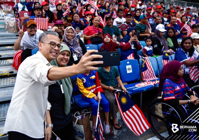 Image from: Merdeka parade draws over 100,000, exceeds target: Fahmi