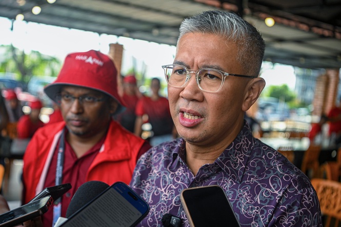Image from: ‘PM tak ada, takkan Ahli Parlimen tak boleh dengar dan bahas’ : Zafrul soal pembangkang