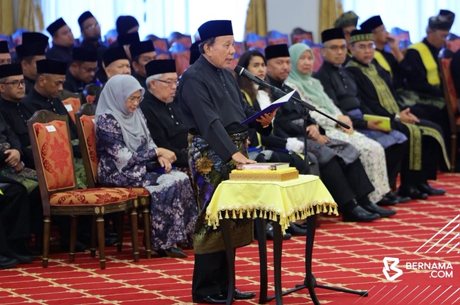 Image from: Ismail Lasim sworn in as Negeri Sembilan Menteri Besar