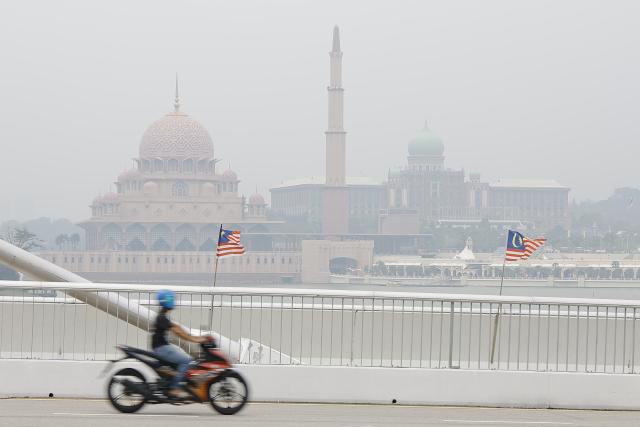 Image from: Parents can choose not to send children to school amid haze: MoE