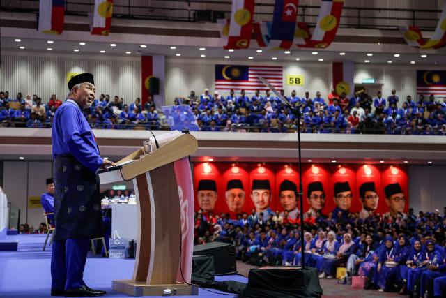 Image from: Zahid makes direct plea to King for Najib’s pardon at Umno assembly