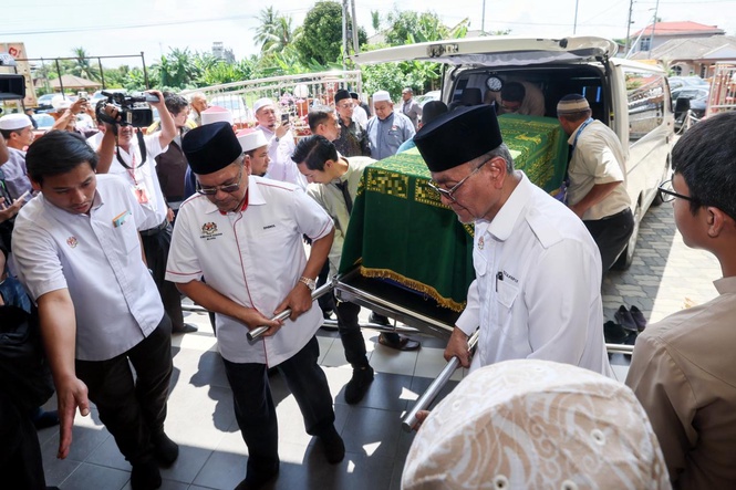 Image from: Remains of five FDS heli crash victims handed over to families