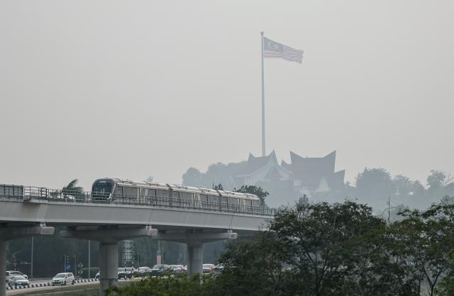 Image from: Selangor and KL bear brunt as 41 locations suffocate in haze
