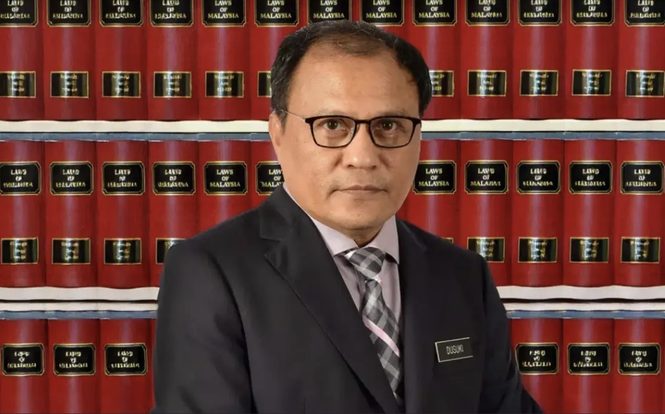 Image from: Tuanku Muhriz had constitutional power to revoke 10 Exco appointments: AG