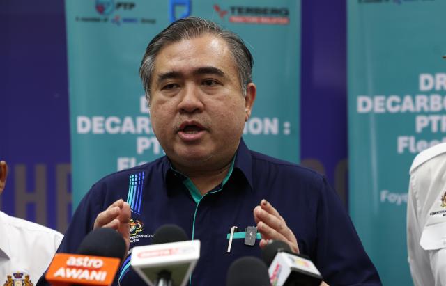 Image from: Jerebu teruk di Johor: 5 penerbangan LTAS tertangguh termasuk pesawat dinaiki Anthony Loke