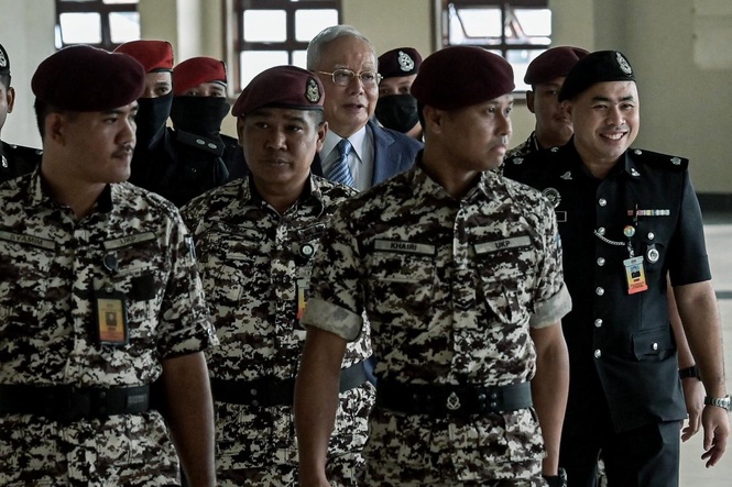 Image from: Najib gagal tangguh hukuman penjara 15 tahun, denda RM11.4 bilion dalam kes 1MDB