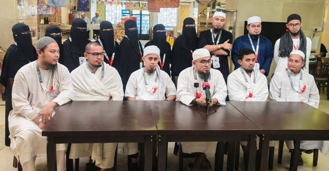 Image from: ‘Mak potong gaji sendiri’ -Berkat RM10 sebulan sejak kecil, 10 beradik tunai haji usia muda serentak