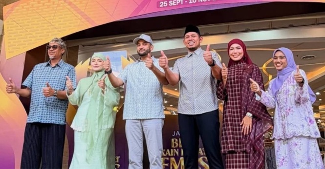 Image from: Bukan sekadar kain, ada kejutan emas di sebalik kempen ini, Elly Mazlein dan Nabil Ahmad turut meriahkan suasana