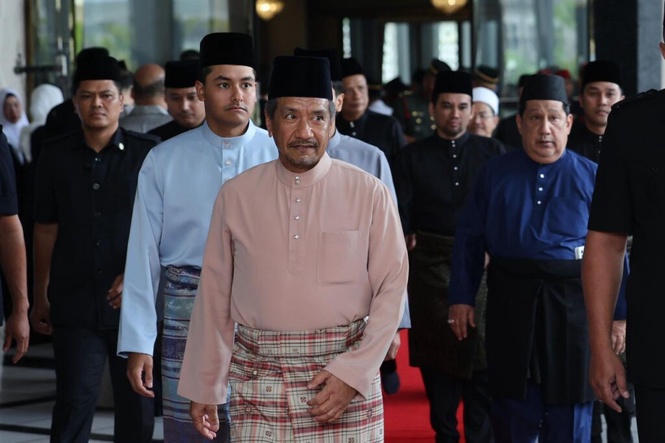Image from: Sultan Terengganu selamat jalani rawatan, sedang berehat