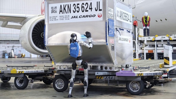 Image from: Japan Airlines guna robot cuci pesawat, kurangkan beban pekerja