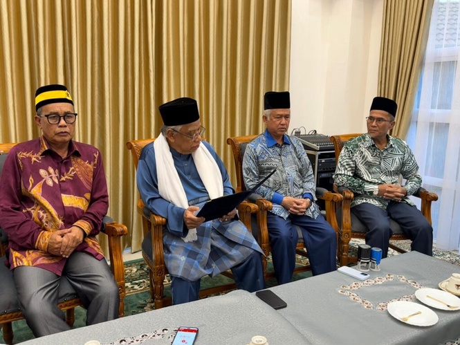 Image from: MB dan Exco ditohmah dalam isu turun takhta Yang di-Pertuan Besar