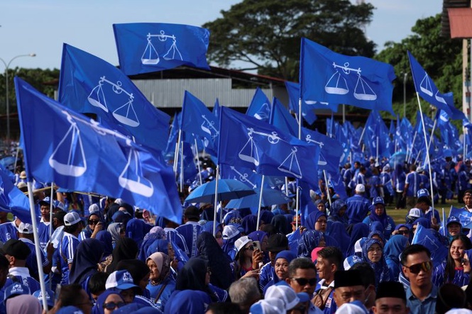 Image from: 50,000 peluang kerja antara manifesto BN