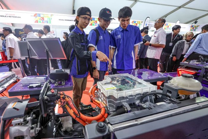 Image from: 343,836 peluang kerja ditawar graduan TVET, purata gaji RM3,658