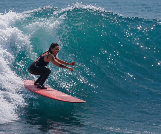 Image from: Pernah hampir lemas di lautan, Tom tidak serik surfing