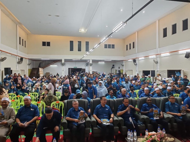 Image from: Manifesto PN pelengkap manifesto BN