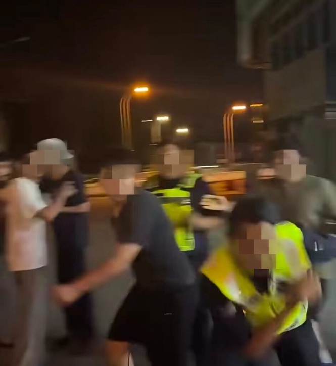 Image from: Video tular pergaduhan empat lelaki Afghanistan rakaman lama