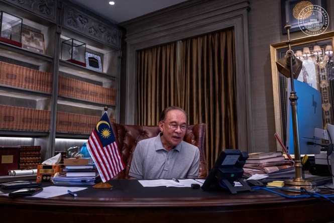 Image from: Anwar mendoakan kesihatan Agong