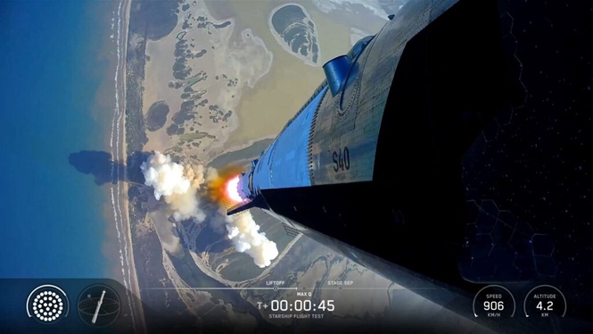 Image from: Roket SpaceX dijangka terhempas di bulan, tinggalkan kawah baharu
