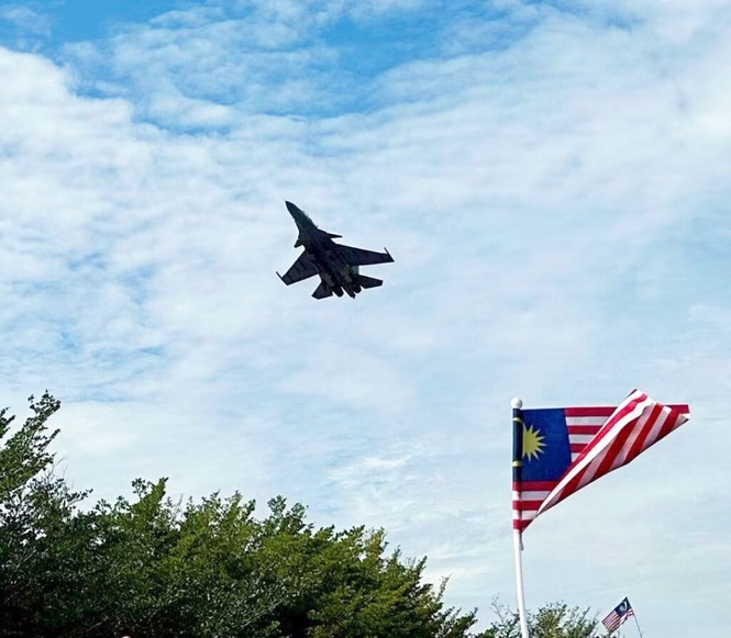 Image from: Sukhoi, C130-H gegar langit Klebang sempena Hari Kebangsaan