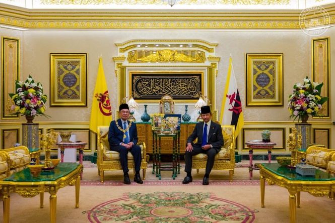 Image from: Sultan Brunei kurnia darjah kebesaran tertinggi kepada Anwar