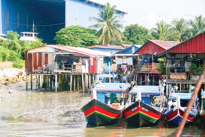 Image from: Penduduk Bukit Malut sedia pindah ke tempat baharu