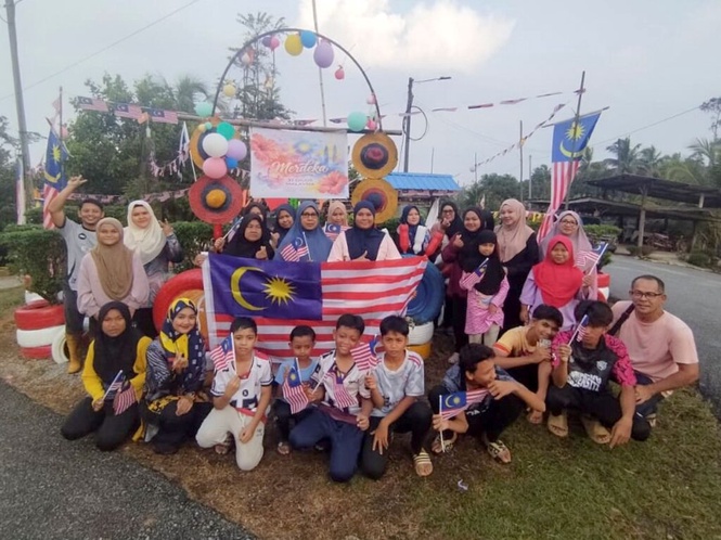 Image from: 10 tahun hias rumah semarak merdeka