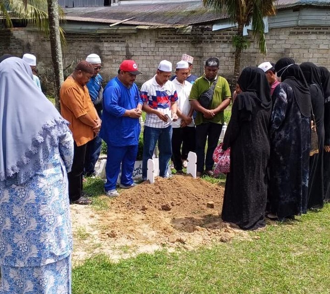 Image from: Jenazah Nur Anggun Dahlia disyaki dibunuh nenek tiri selamat dikebumi