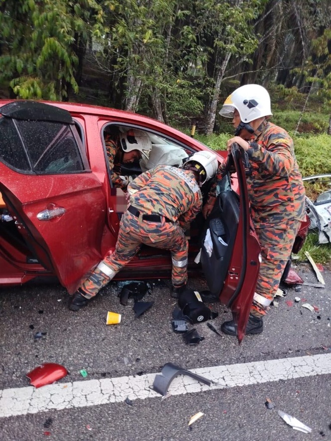 Image from: Tiga maut kemalangan dua kenderaan di Jalan Jemaluang