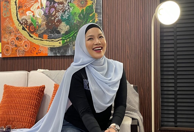 Image from: Ada yang tegur, muda lagi nak pakai tudung – Salina Saibi