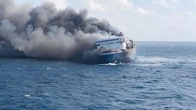 Image from: 5 maut, 41 hilang feri terbakar di tengah laut