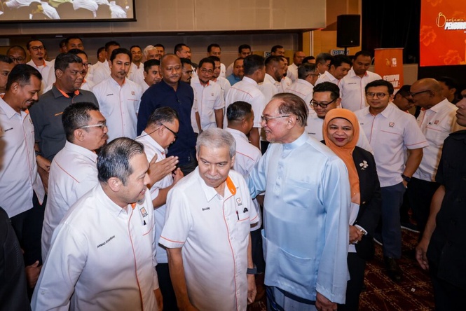 Image from: Rugi RM2.5 bilion jika isu Eagle High tidak ditangani