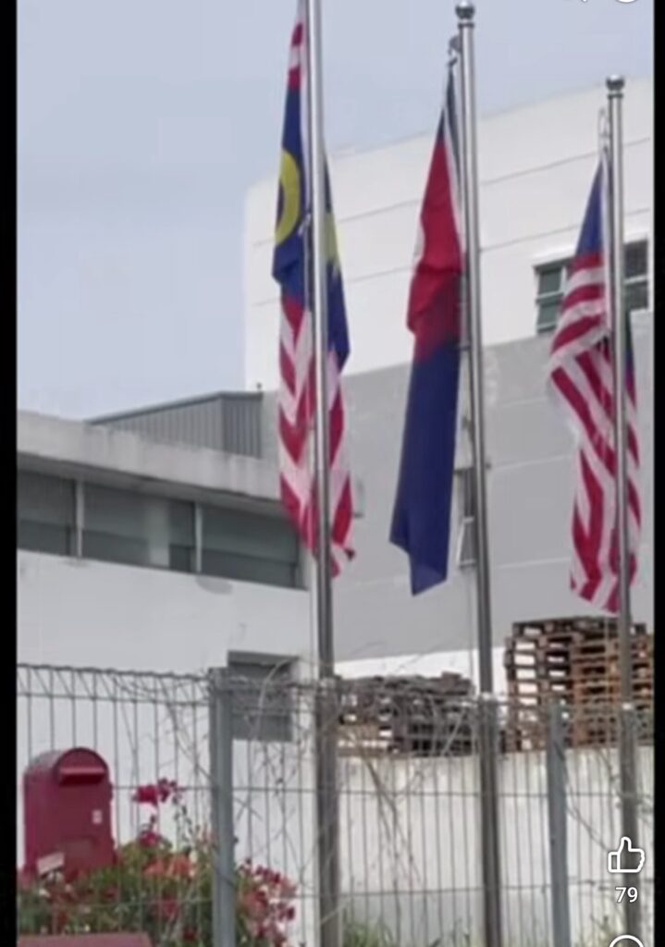 Image from: Kilang di Iskandar Puteri pula kibar Jalur Gemilang, bendera Johor terbalik