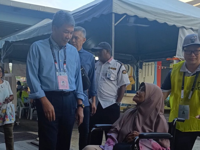 Image from: PRN NS: Mohamad mengundi di SJKC Chung Hua, Rantau