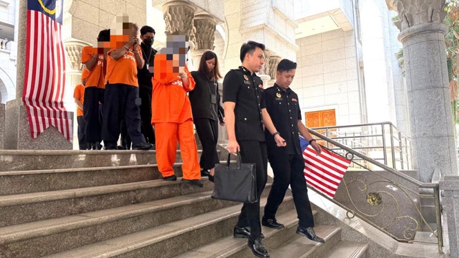 Image from: OP CRACK: 5 pegawai imigresen direman subahat godam MyIMMs