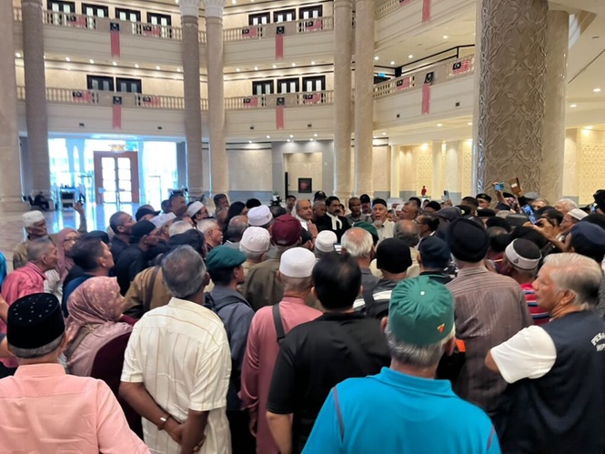 Image from: Hakim tarik diri, rayuan pelarasan pencen pesara ATM ditangguh