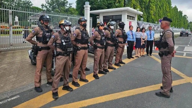 Image from: Polis kawal sekolah selepas pelajar ugut tembak rakan sekelas