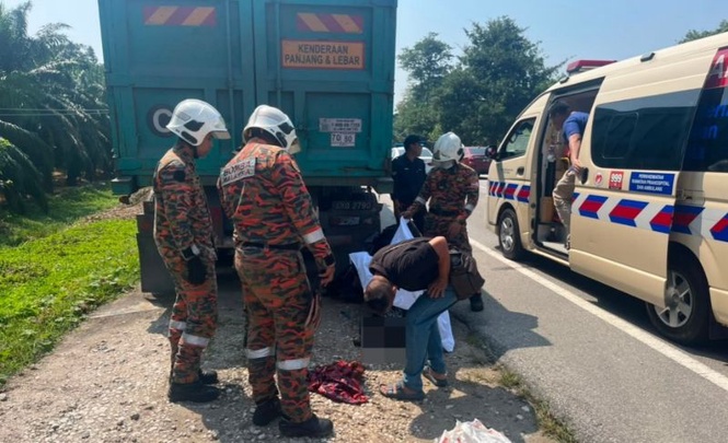 Image from: Lelaki maut motosikal rempuh belakang treler parkir tepi jalan
