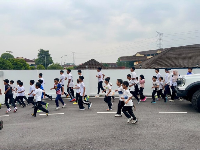 Image from: Anak autisme sertai BriskWalk Cinta Rasul