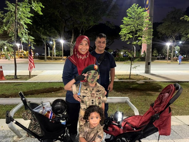 Image from: Minat tentera, anak-anak cilik tampil berbaju seragam