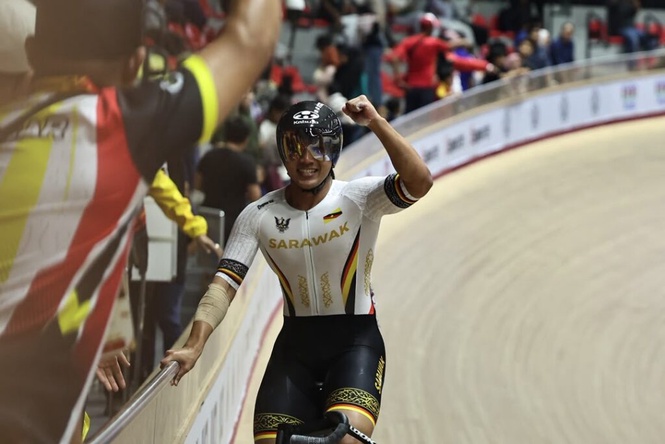 Image from: Adib muncul pelumba Sarawak pertama juara keirin SUKMA