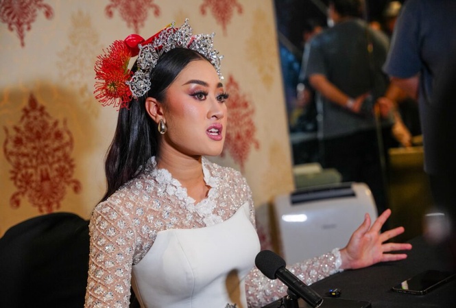 Image from: Kita terima pandangan netizen – Aisha Retno dikritik, baju Gusti Putri dikatakan seksi