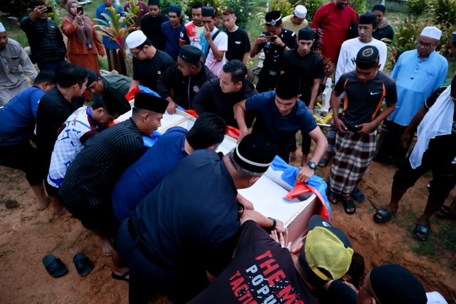 Image from: 3 polis maut: Allahyarham Nur Hafiz mengadu penat bekerja maun masih senyum