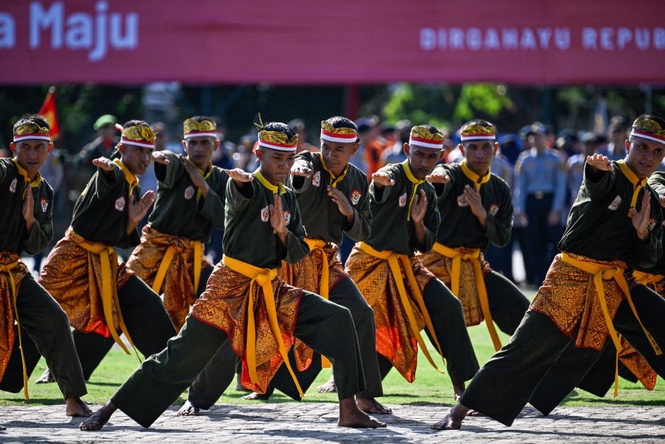 Image from: Badan ulama minta lelaki Islam tidak pakai pakaian wanita rai kemerdekaan